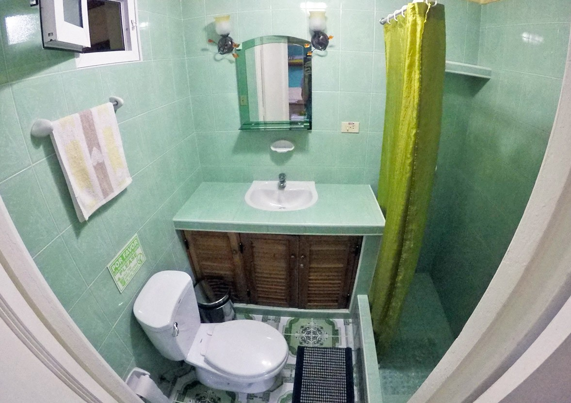 An image of the bathroom of Room 2 in Vista al Mar Guesthouse in Old Havana